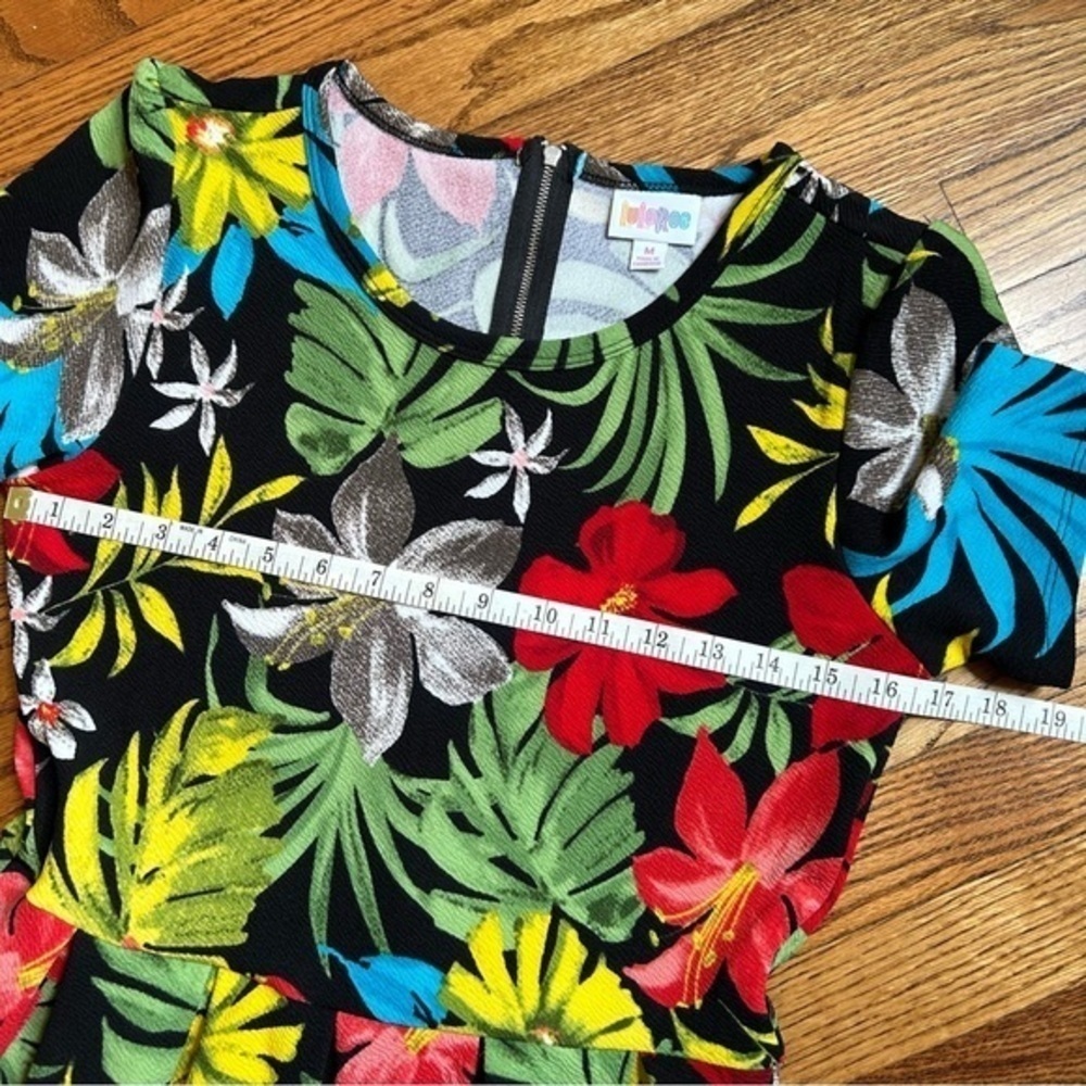 New LuLaRoe Black With Tropical Lily Flowers Amelia Fit Flare Skater Dress Sz M - Picture 8 of 17